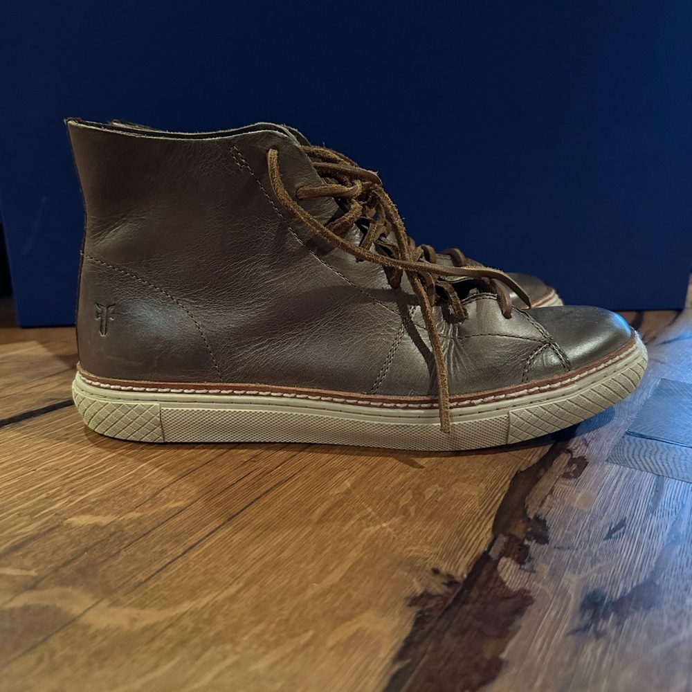 Frye men’s leather lace-up chukka boots